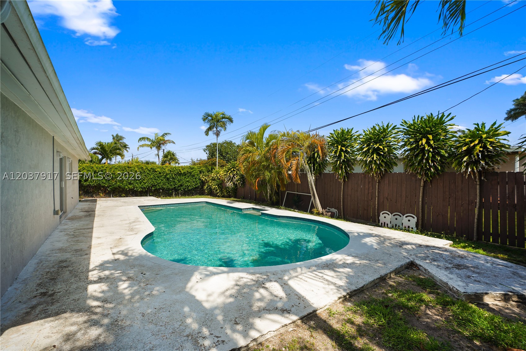 10501 SW 53rd St, Miami FL 33165