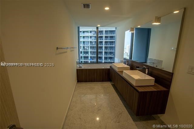 1000 Brickell Plaza #2809, Miami FL 33131