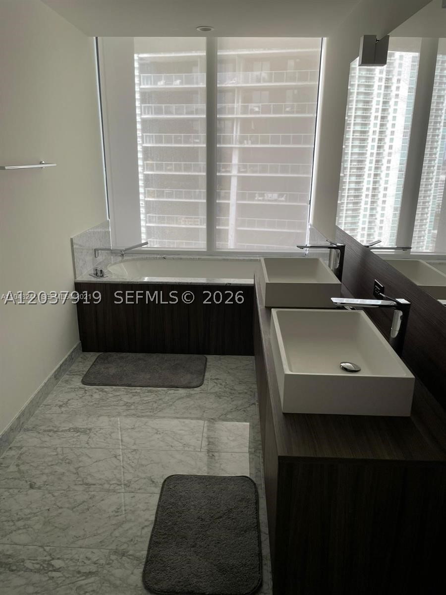 1000 Brickell Plaza #2809, Miami FL 33131