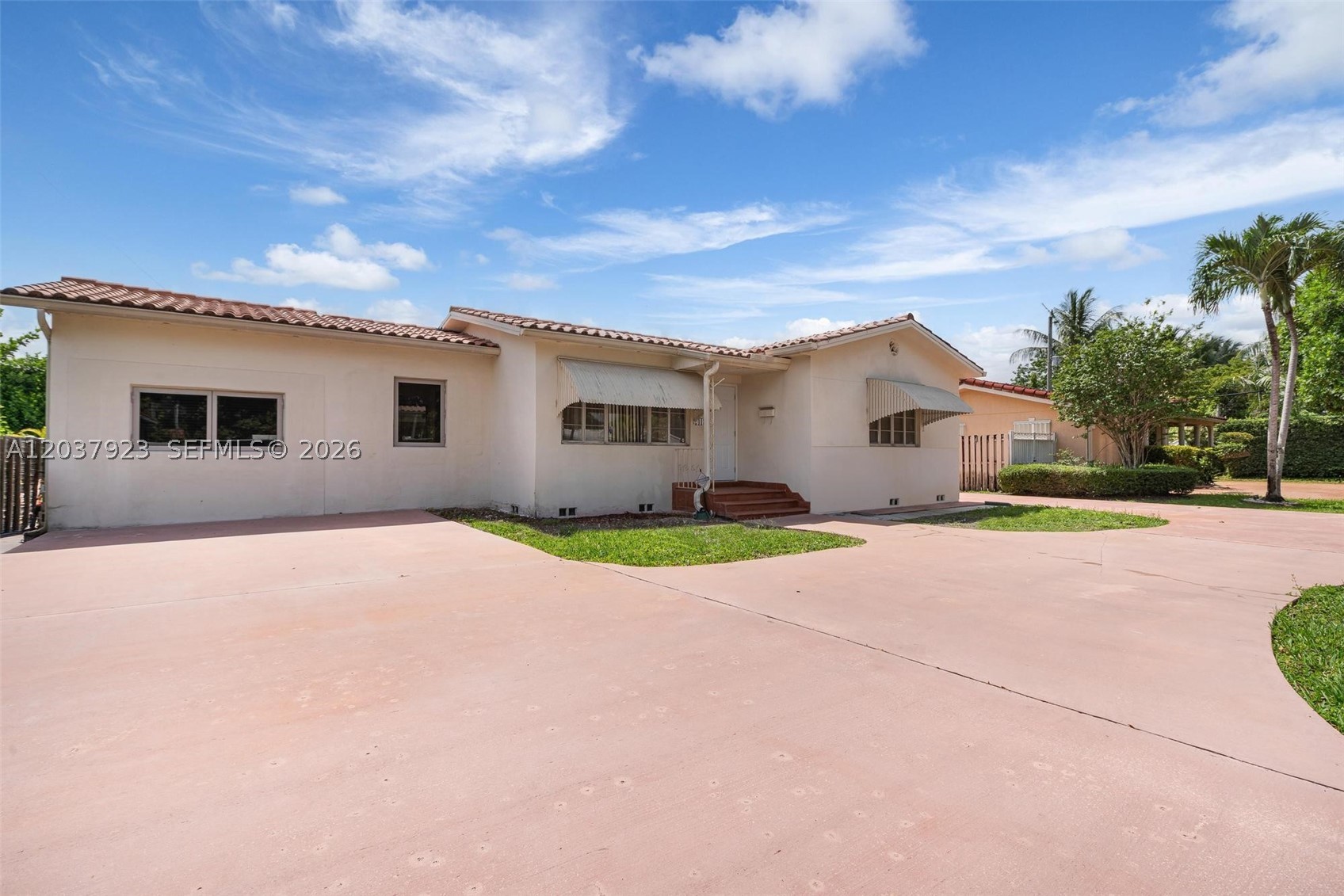 241 Hammond Dr, Miami Springs FL 33166