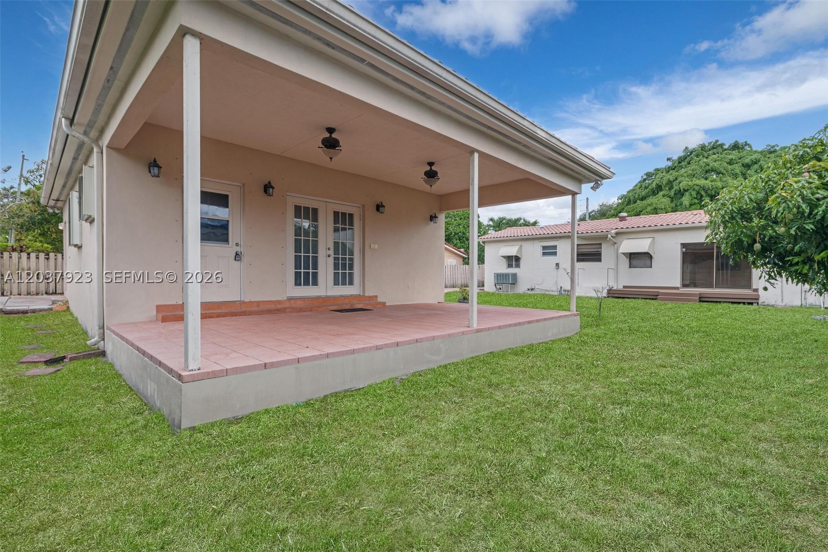 241 Hammond Dr, Miami Springs FL 33166