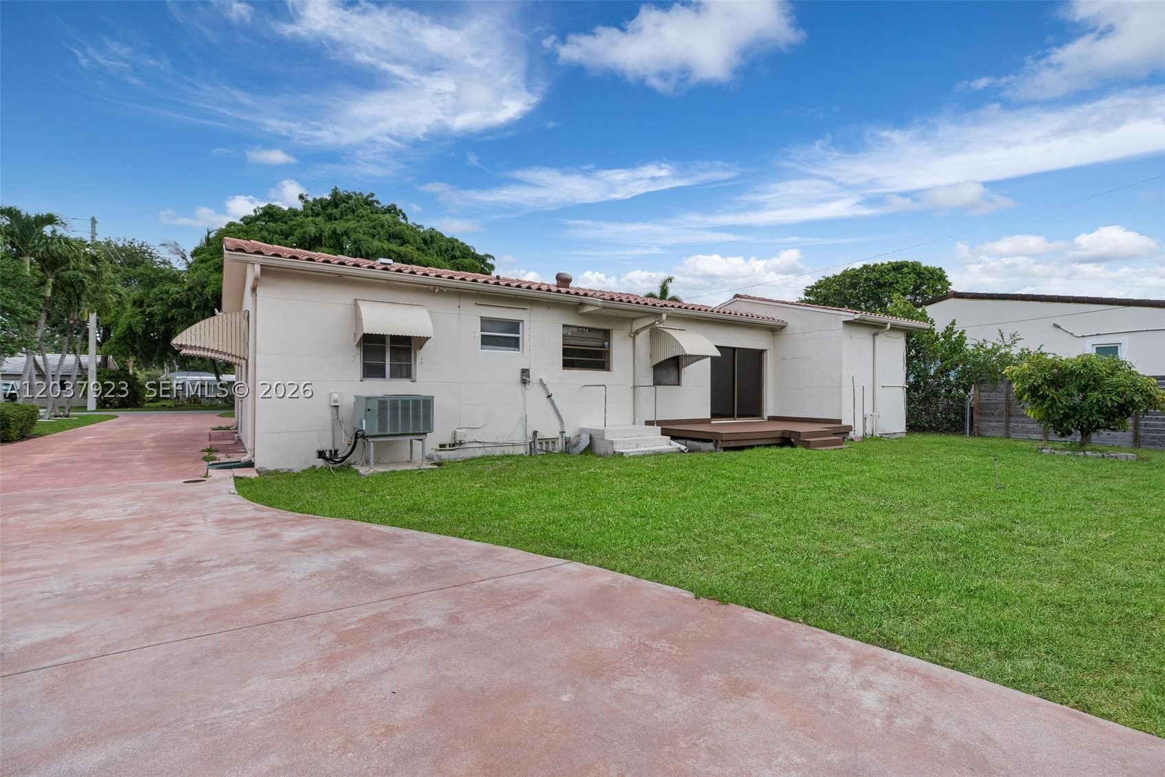 241 Hammond Dr, Miami Springs FL 33166