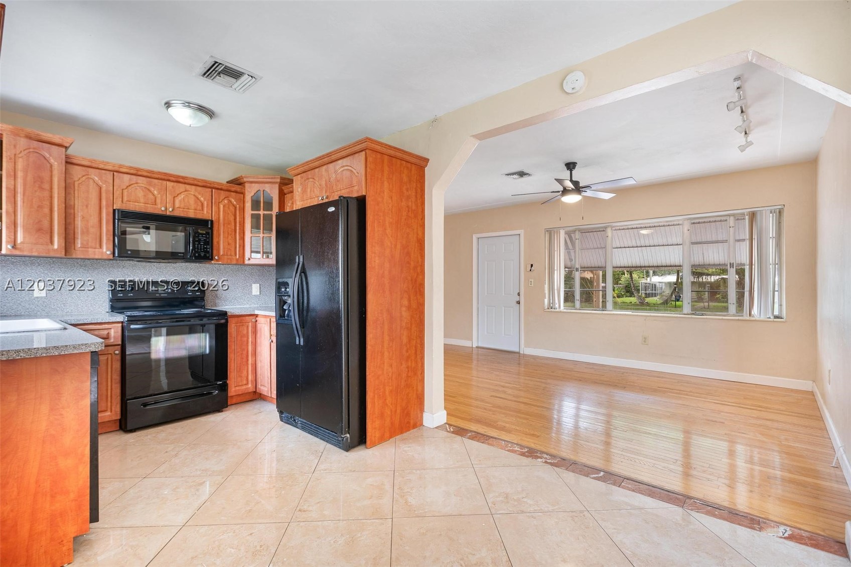 241 Hammond Dr, Miami Springs FL 33166