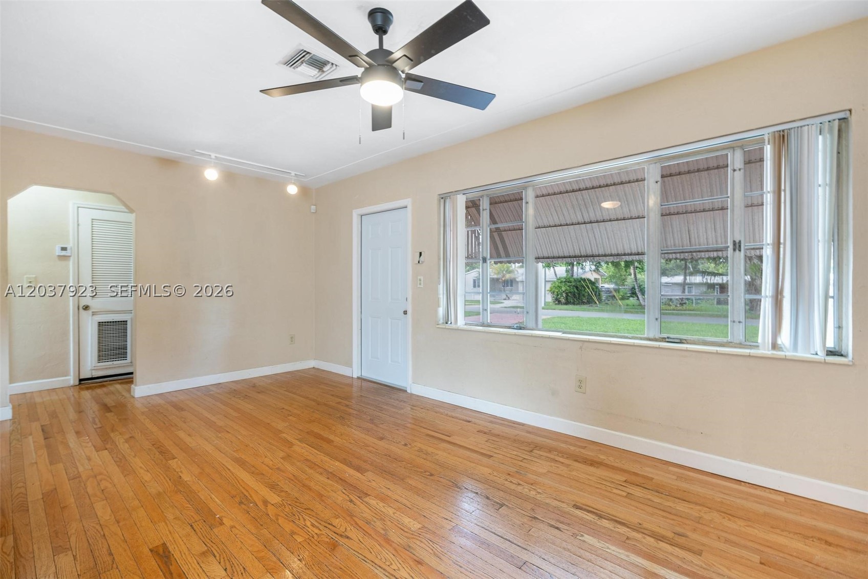 241 Hammond Dr, Miami Springs FL 33166