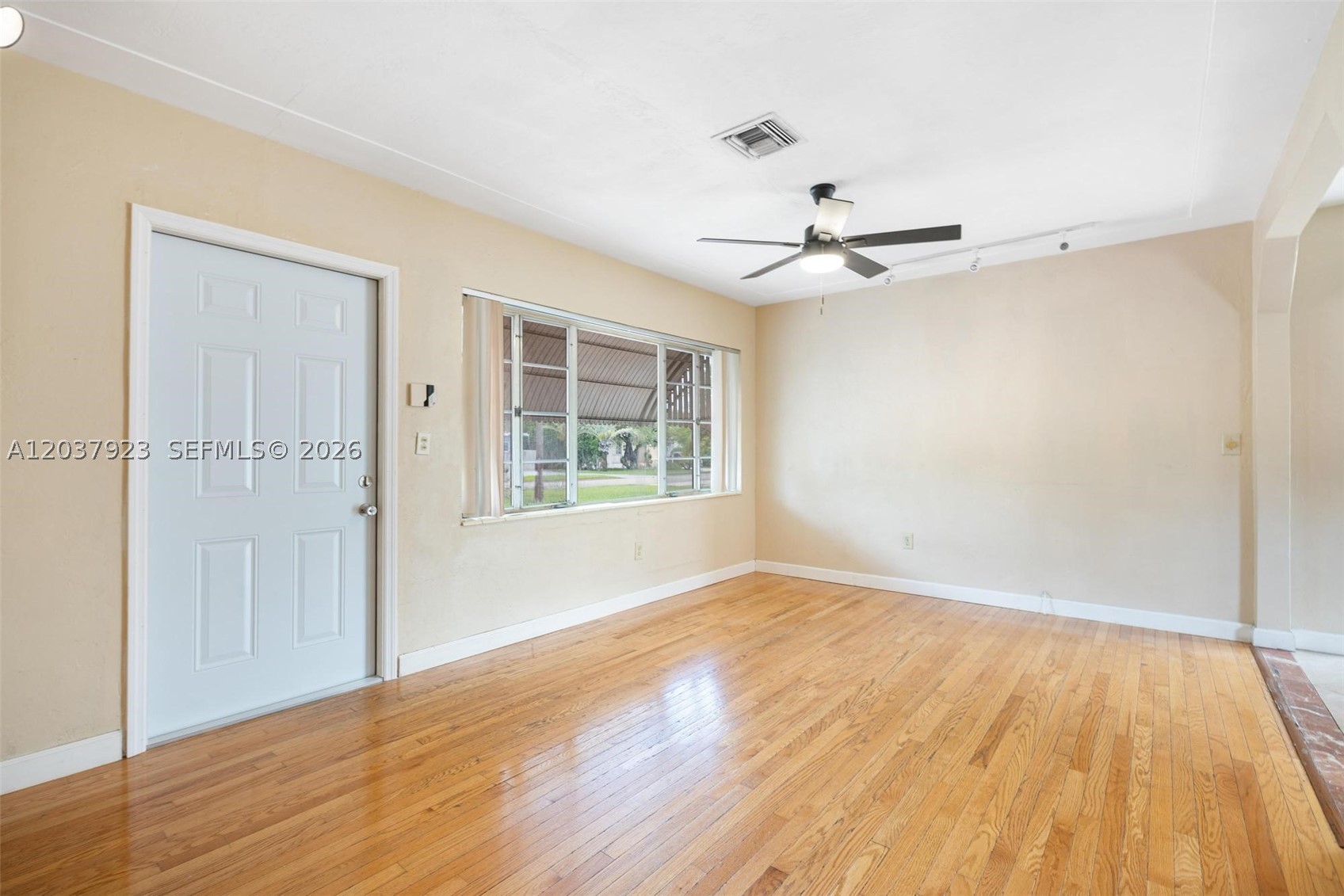 241 Hammond Dr, Miami Springs FL 33166