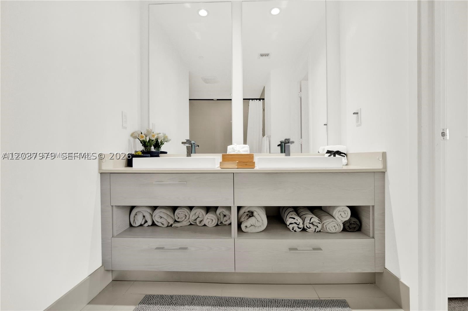 45 SW 9th St #1609, Miami FL 33130