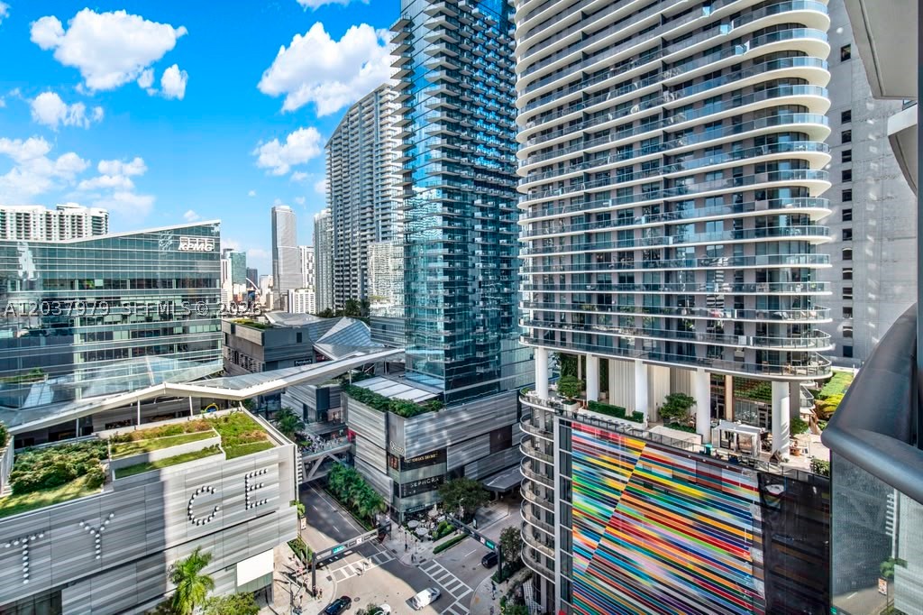 45 SW 9th St #1609, Miami FL 33130