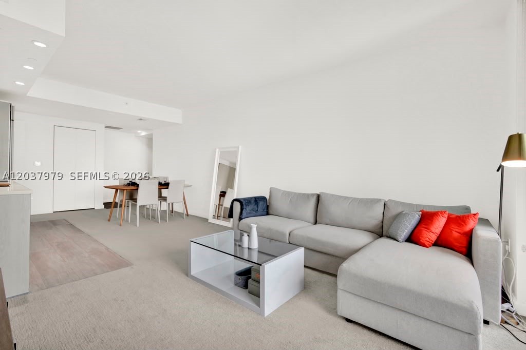 45 SW 9th St #1609, Miami FL 33130