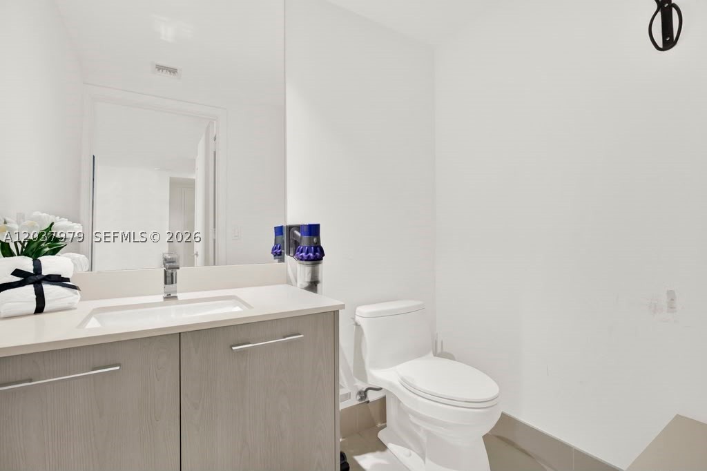 45 SW 9th St #1609, Miami FL 33130