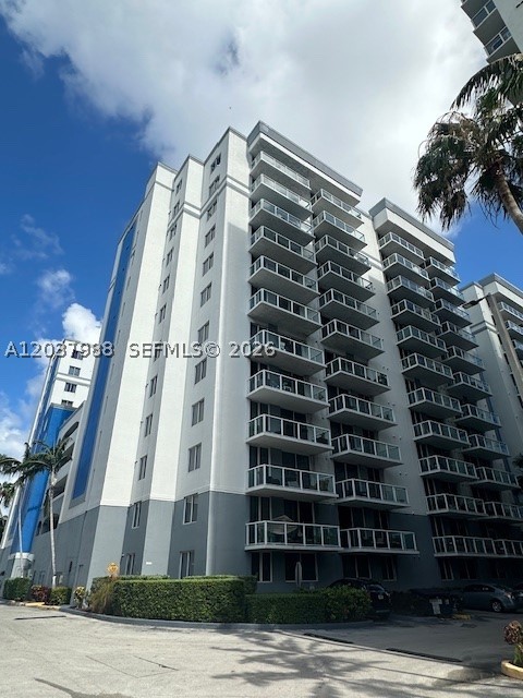 5091 NW 7th St #1008, Miami FL 33126