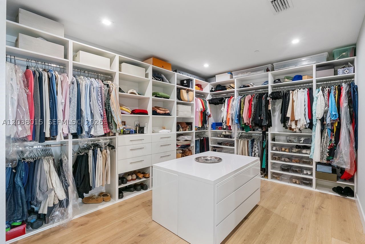 718 Valencia Ave #403, Coral Gables FL 33134
