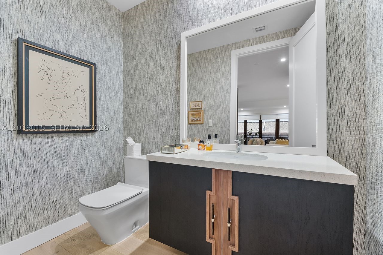 718 Valencia Ave #403, Coral Gables FL 33134