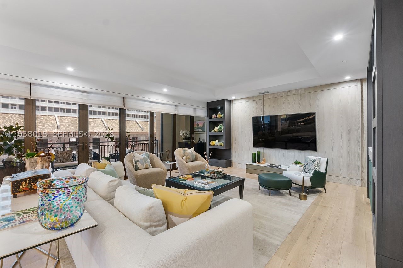718 Valencia Ave #403, Coral Gables FL 33134