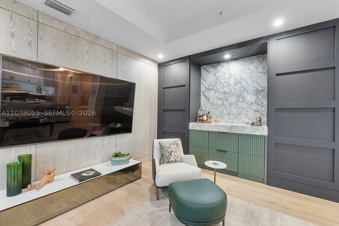 718 Valencia Ave #403, Coral Gables FL 33134