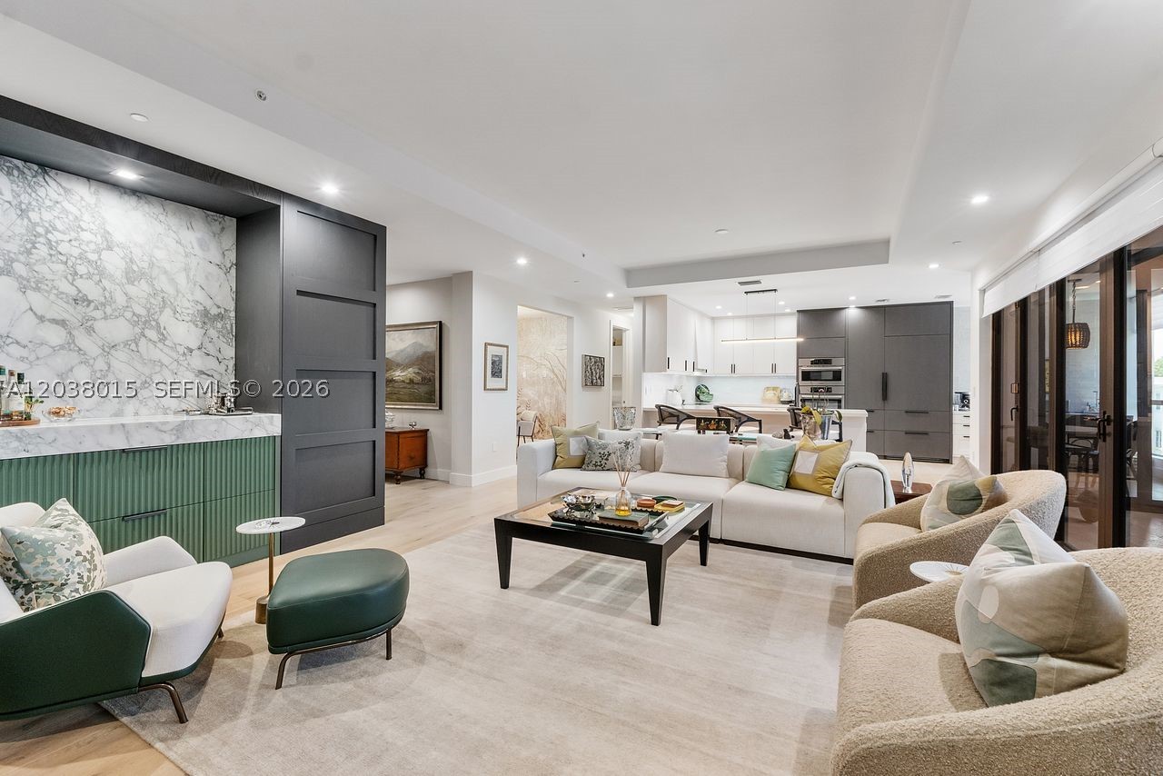 718 Valencia Ave #403, Coral Gables FL 33134