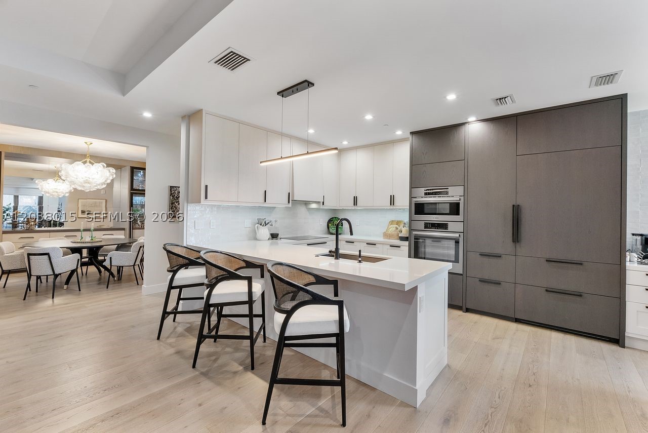 718 Valencia Ave #403, Coral Gables FL 33134
