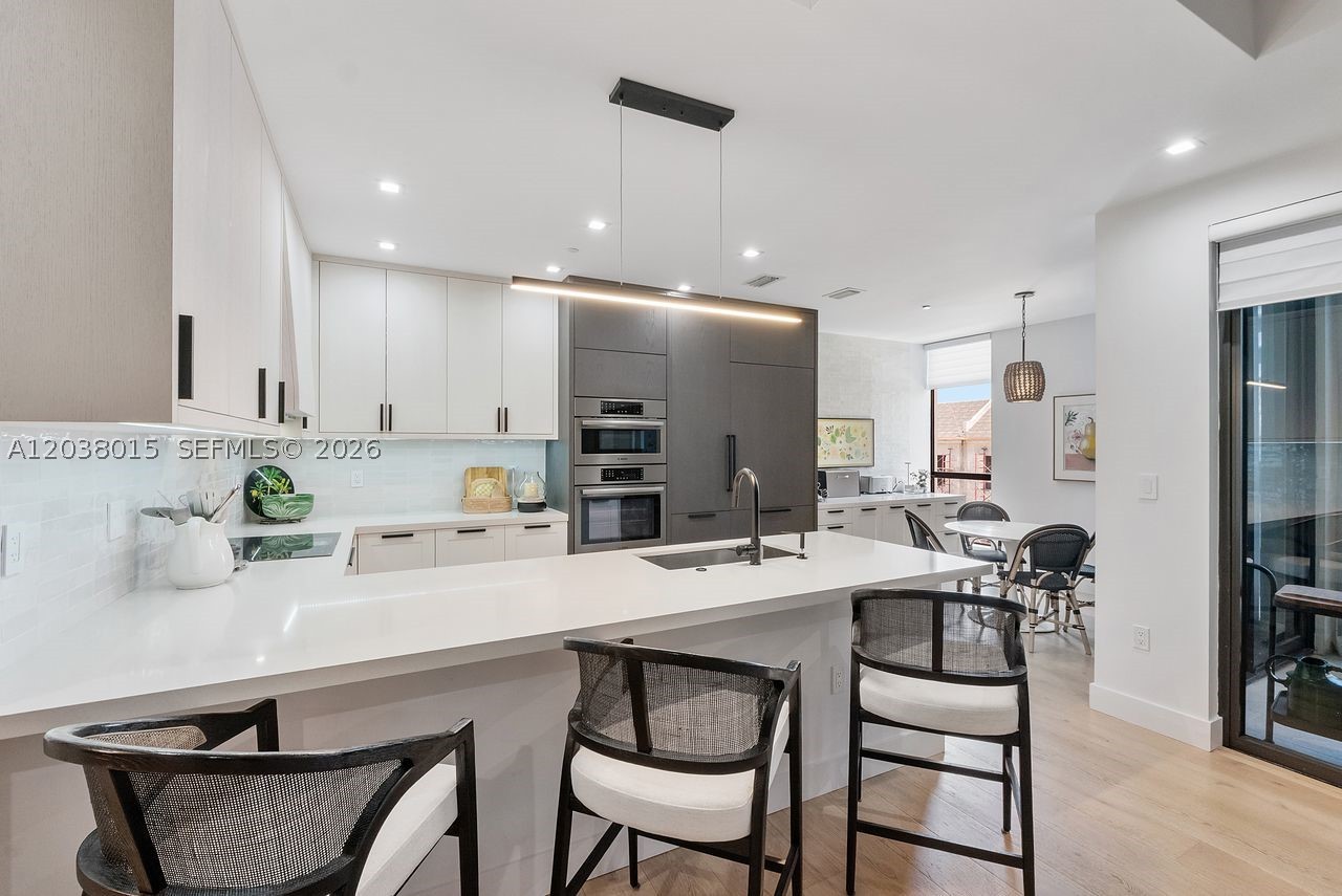 718 Valencia Ave #403, Coral Gables FL 33134