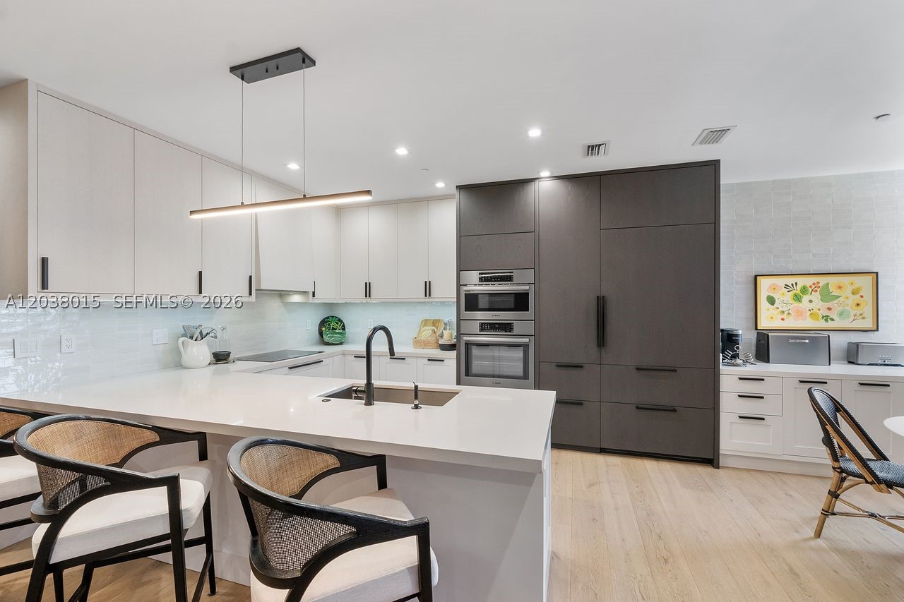 718 Valencia Ave #403, Coral Gables FL 33134