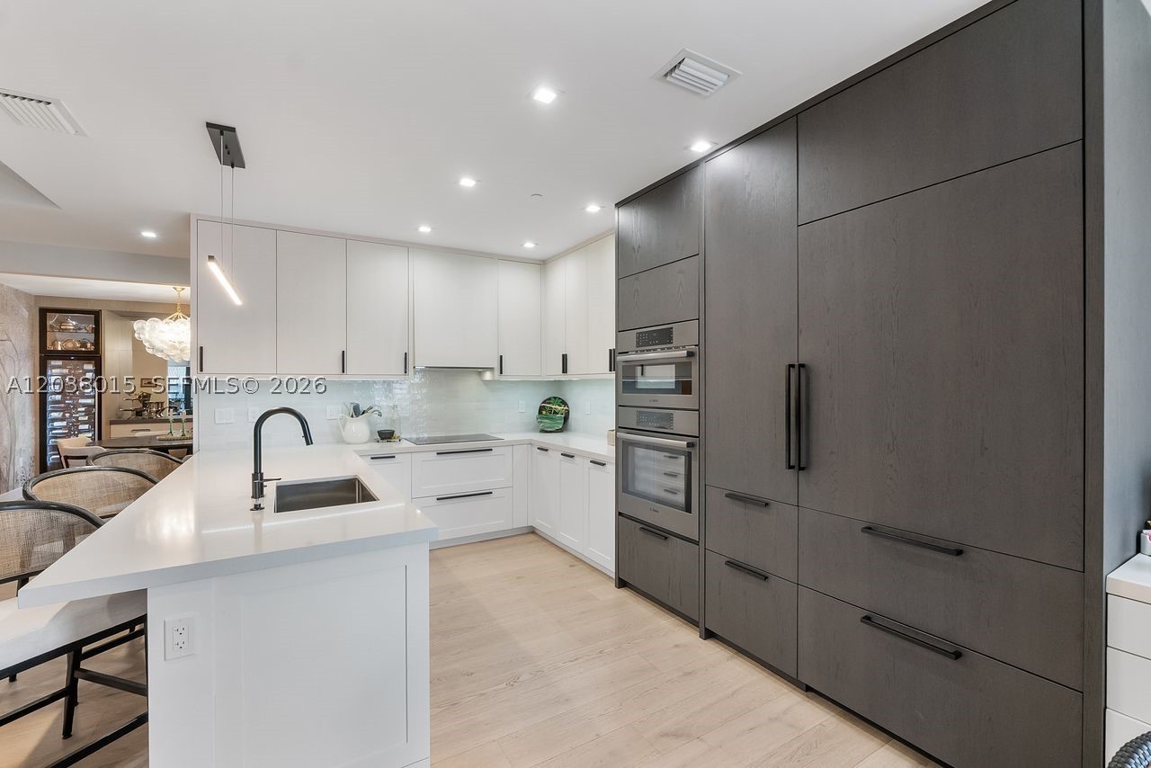 718 Valencia Ave #403, Coral Gables FL 33134