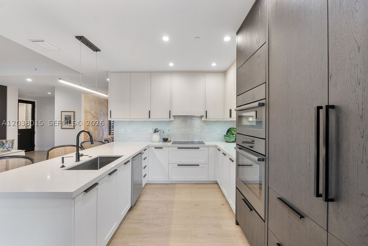 718 Valencia Ave #403, Coral Gables FL 33134