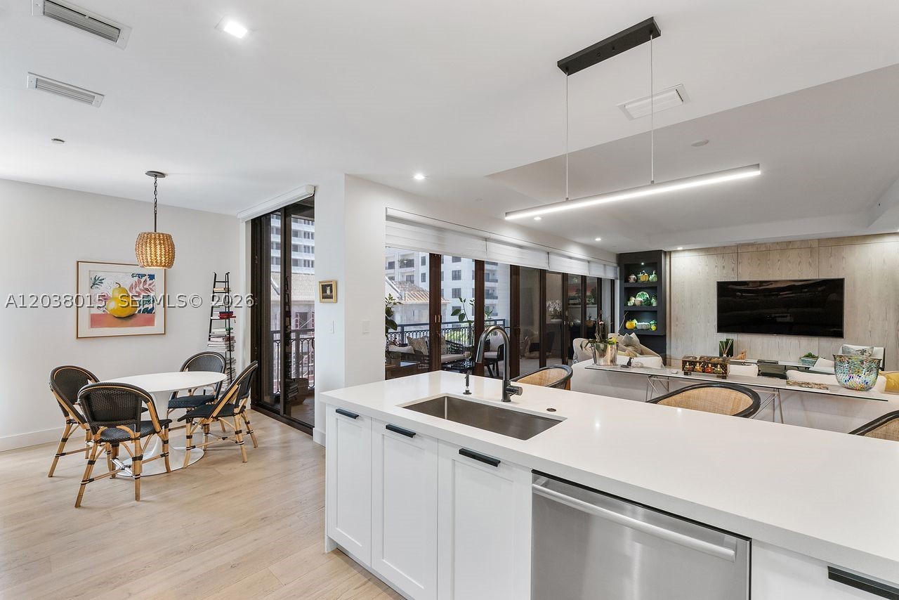 718 Valencia Ave #403, Coral Gables FL 33134