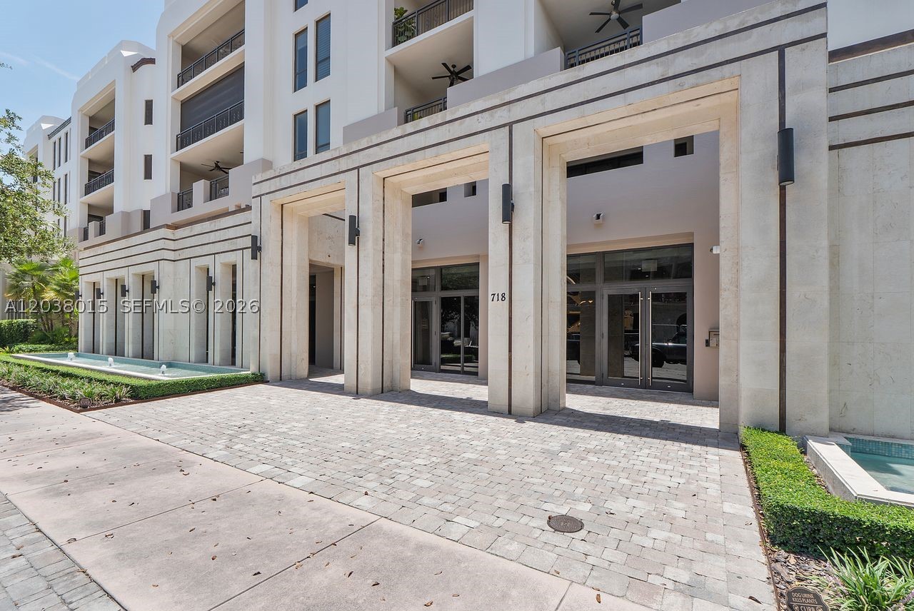 718 Valencia Ave #403, Coral Gables FL 33134