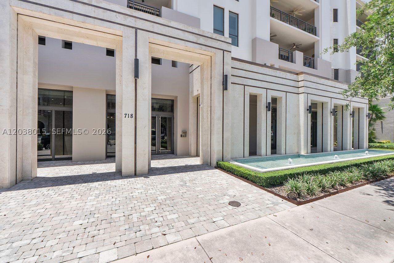 718 Valencia Ave #403, Coral Gables FL 33134