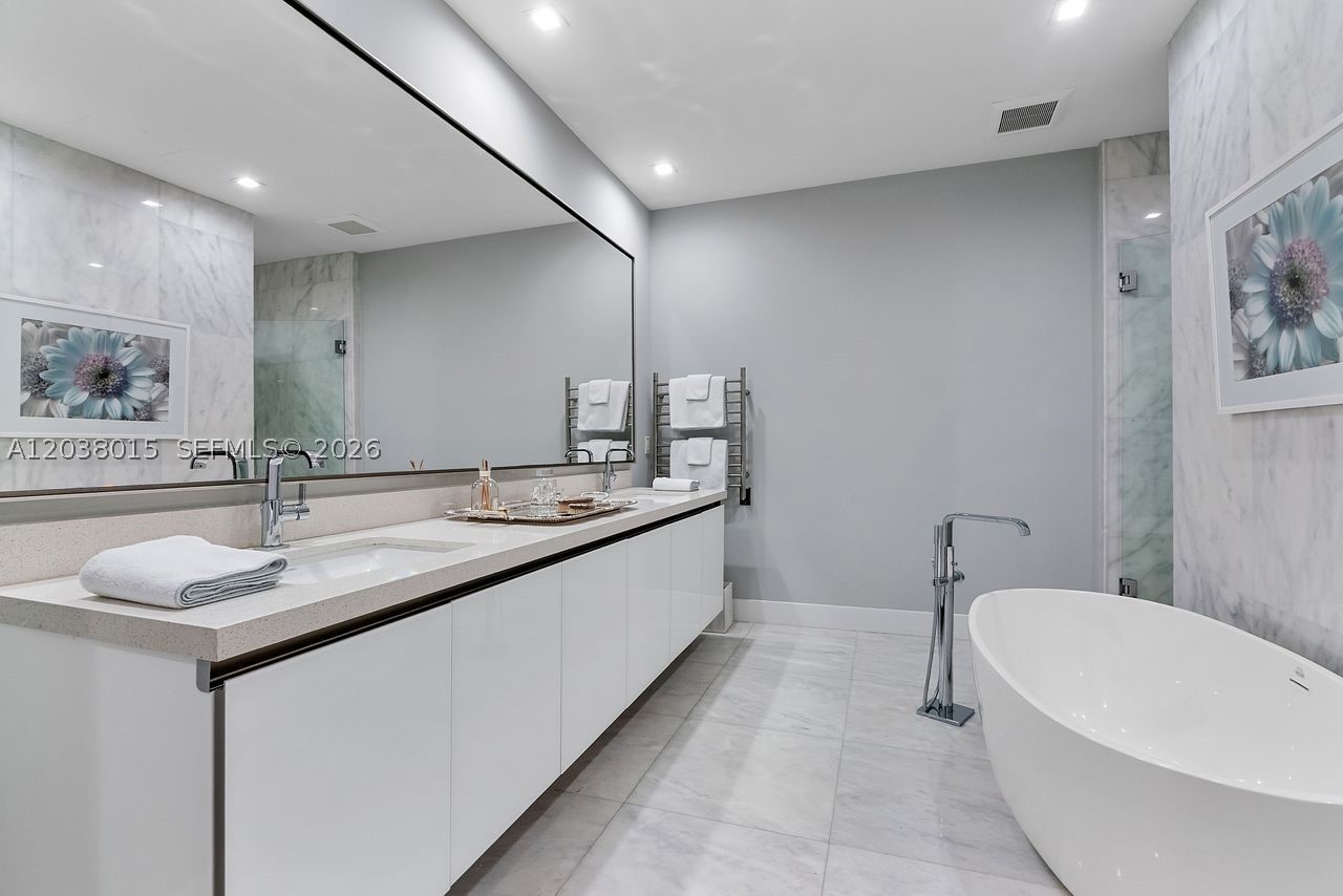 718 Valencia Ave #403, Coral Gables FL 33134