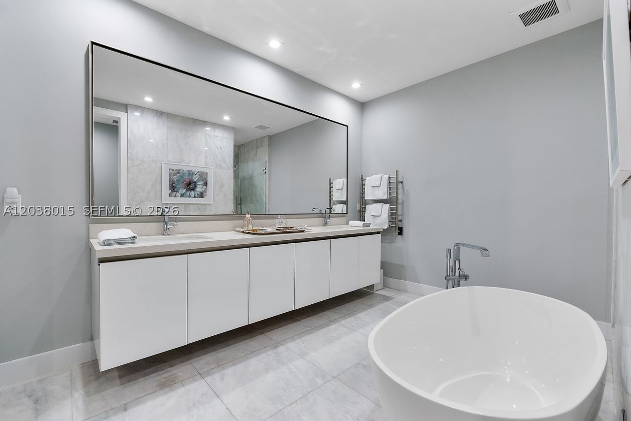 718 Valencia Ave #403, Coral Gables FL 33134