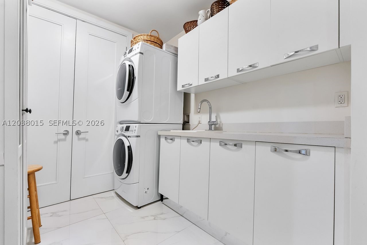 718 Valencia Ave #403, Coral Gables FL 33134