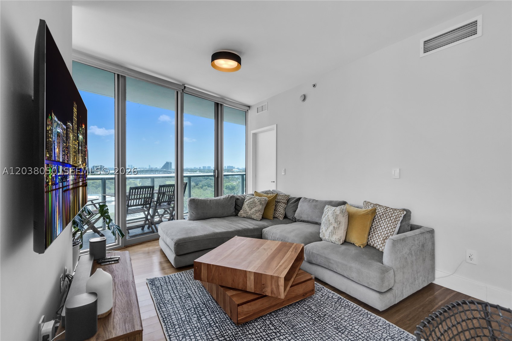 888 Biscayne Boulevard #812, Miami FL 33132