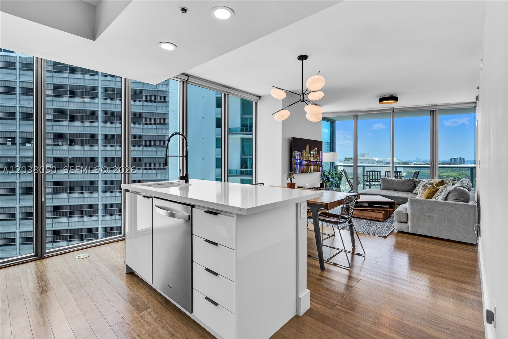 888 Biscayne Boulevard #812, Miami FL 33132