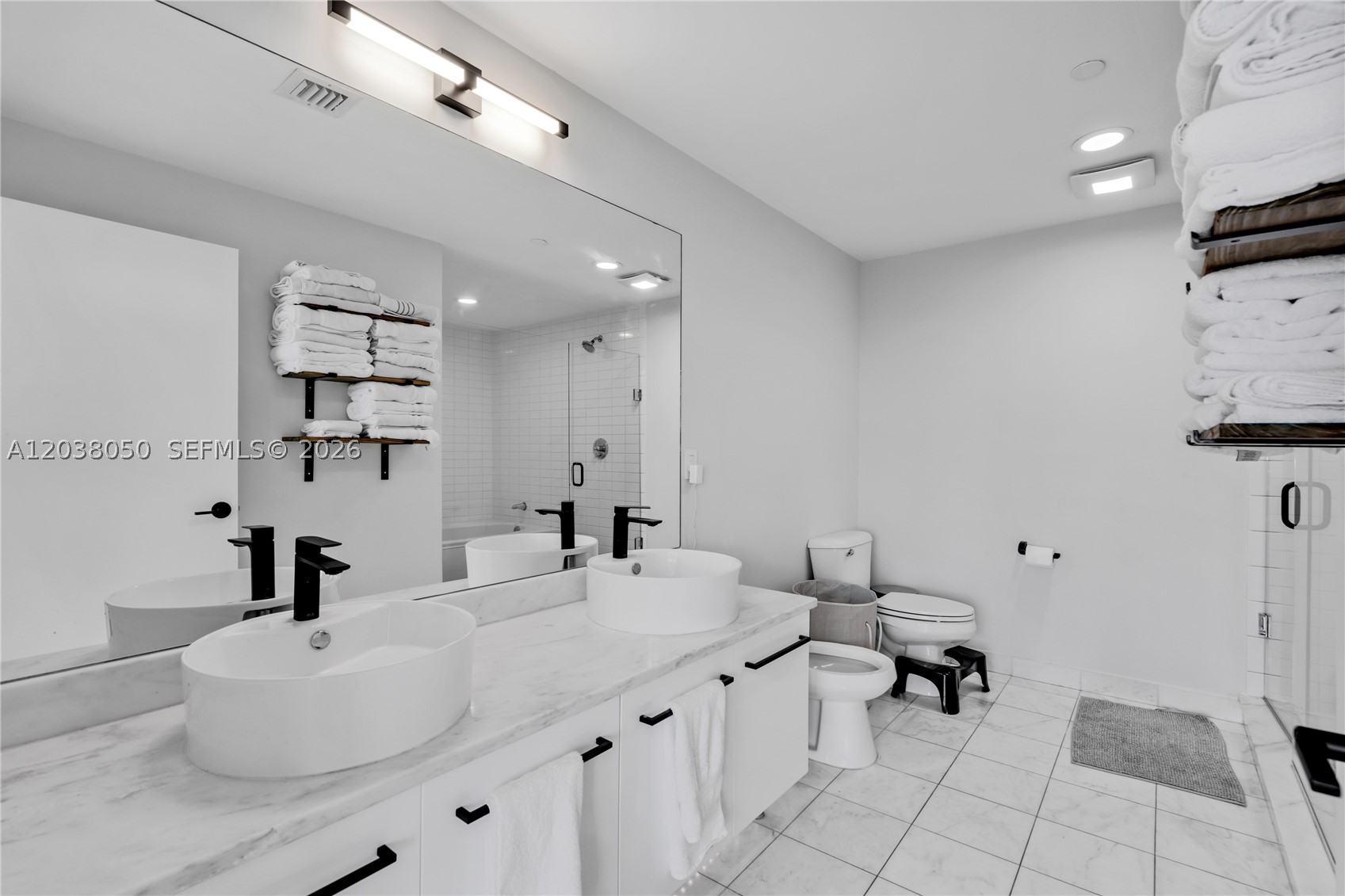 888 Biscayne Boulevard #812, Miami FL 33132
