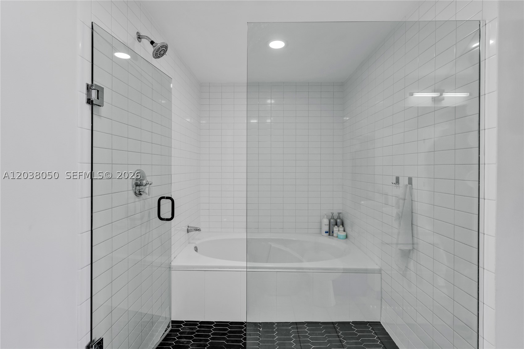 888 Biscayne Boulevard #812, Miami FL 33132