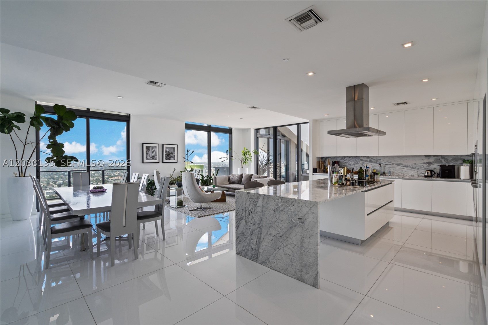 88 SW 7th St #4203, Miami FL 33130