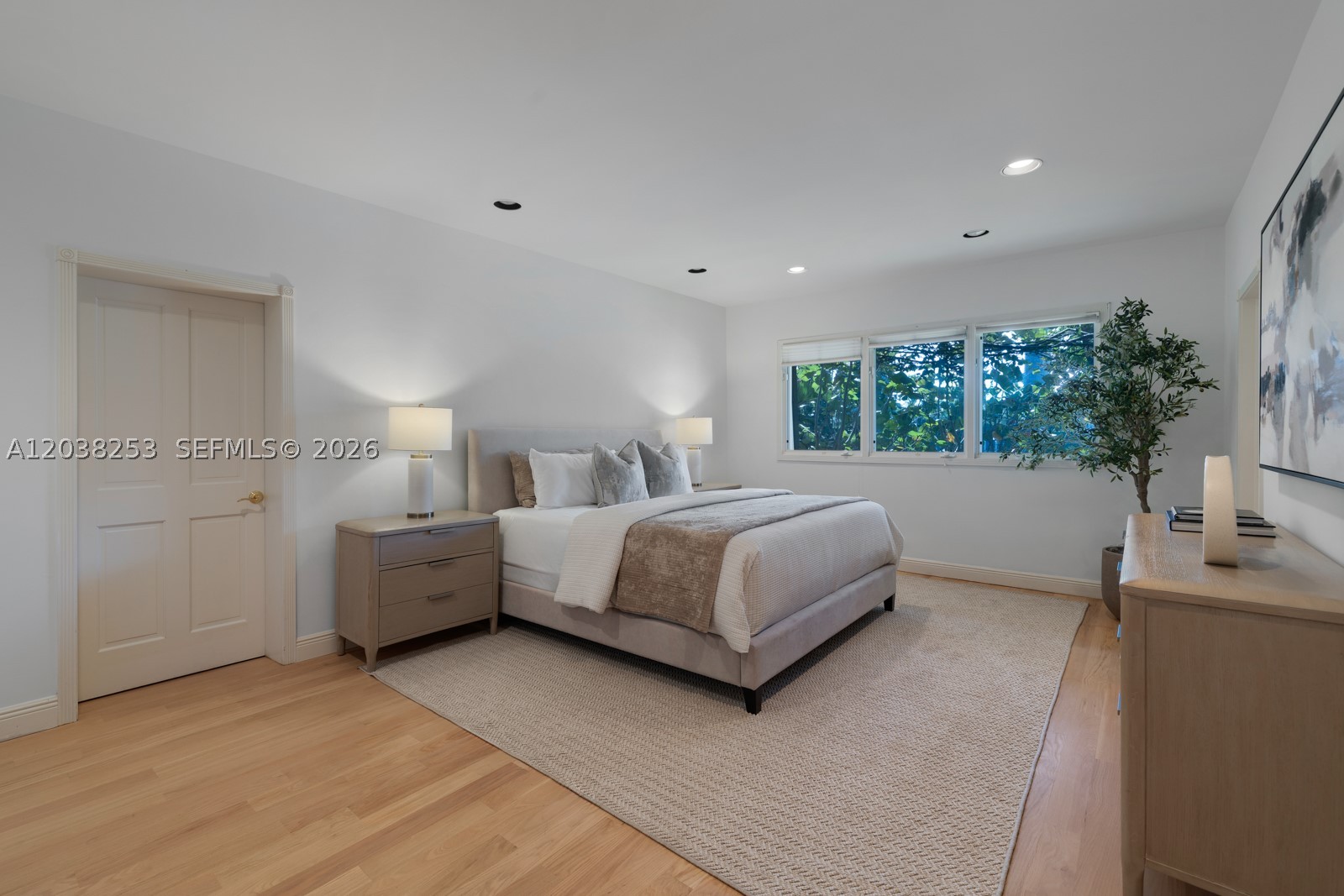 6500 N Bay Rd, Miami Beach FL 33141