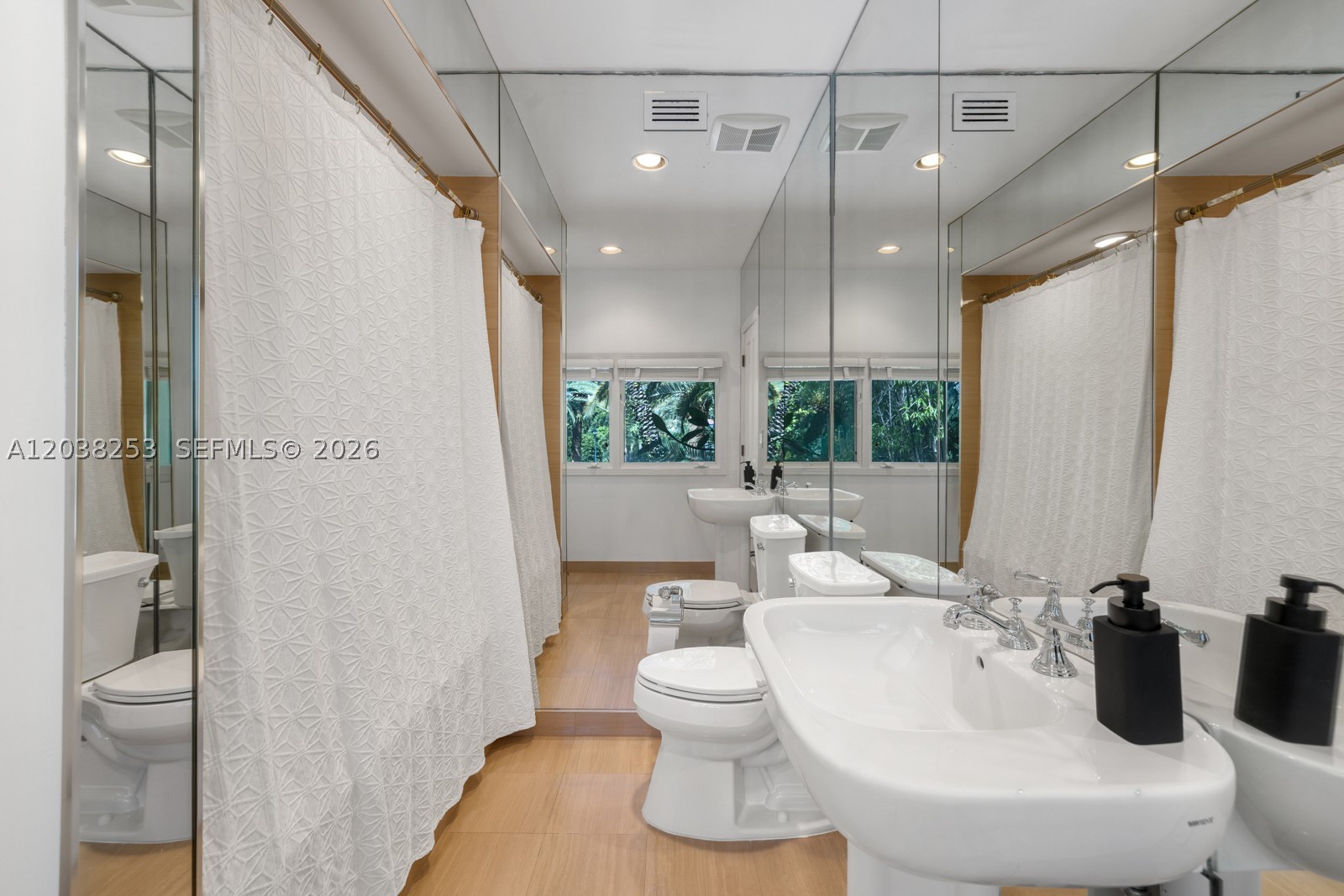 6500 N Bay Rd, Miami Beach FL 33141