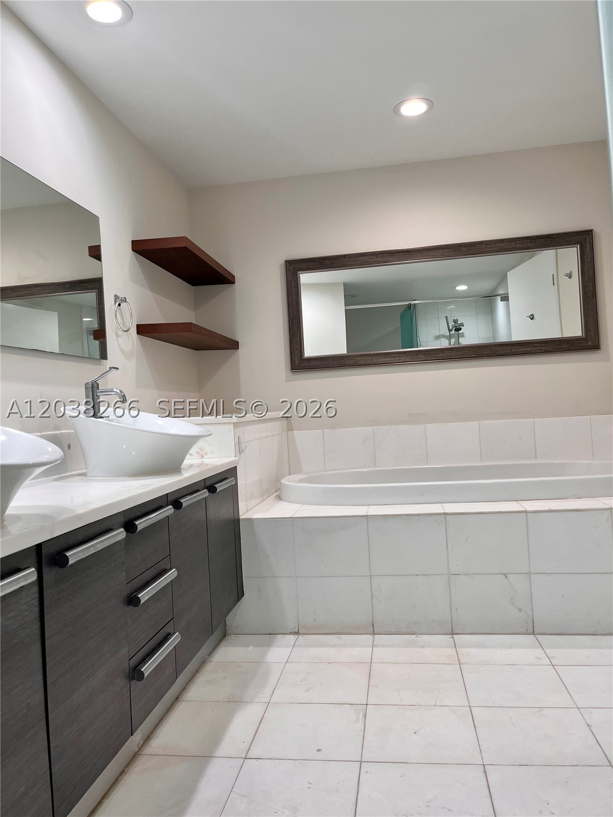 2950 NE 188th St #108, Aventura FL 33180