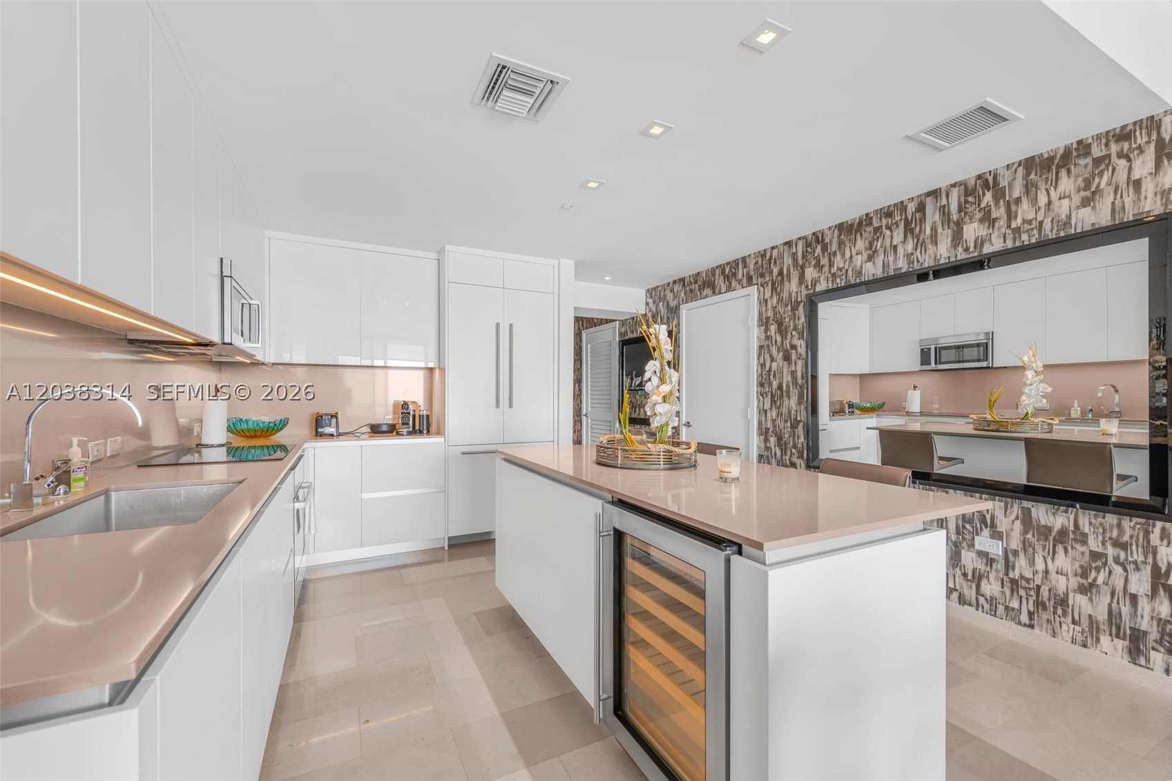 88 SW 7th St #3806, Miami FL 33130