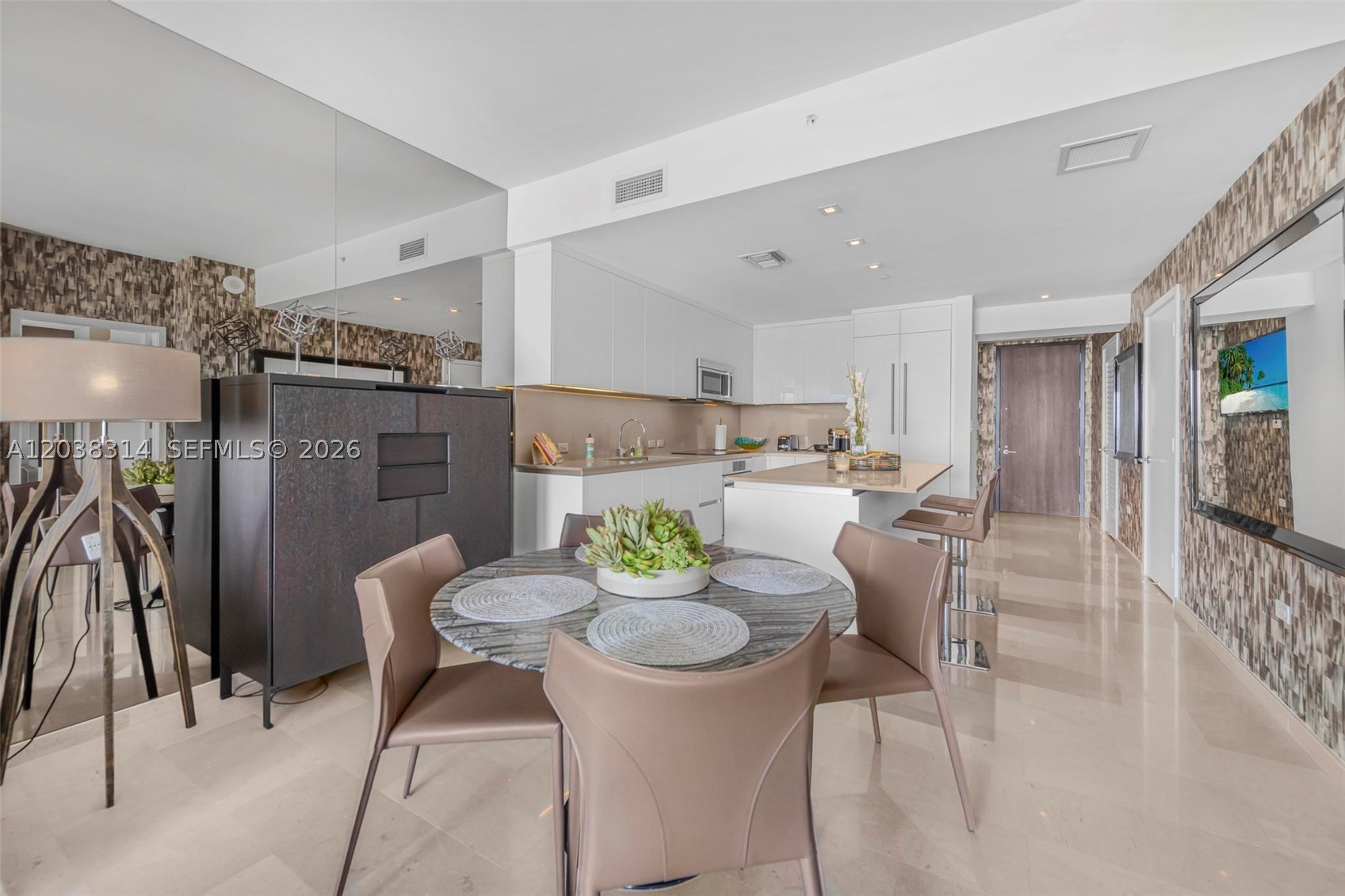 88 SW 7th St #3806, Miami FL 33130