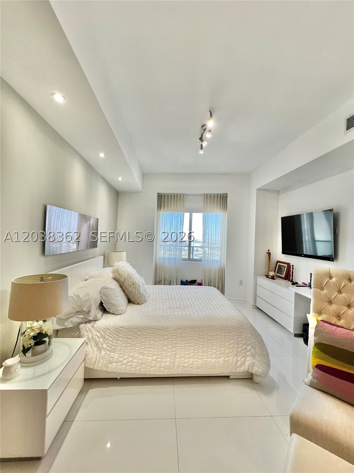1100 Biscayne Blvd #4103, Miami FL 33132