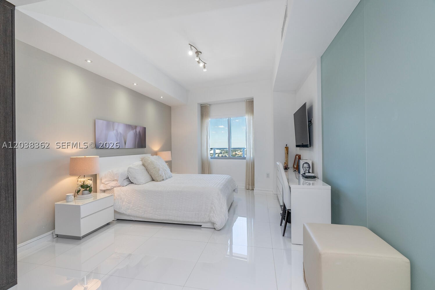 1100 Biscayne Blvd #4103, Miami FL 33132