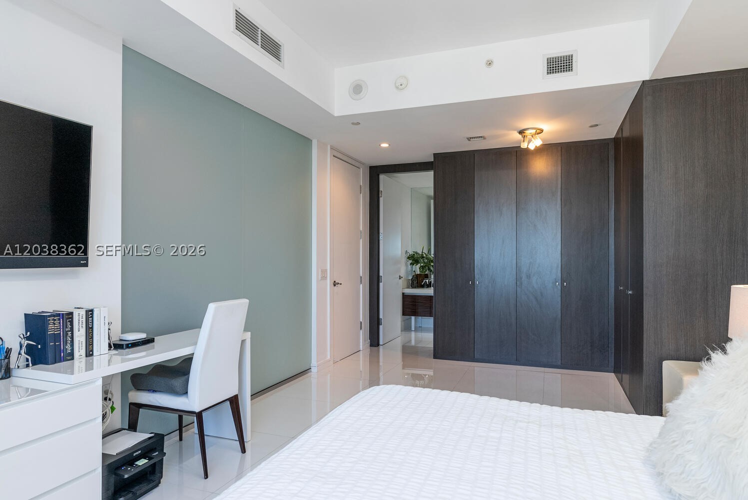 1100 Biscayne Blvd #4103, Miami FL 33132