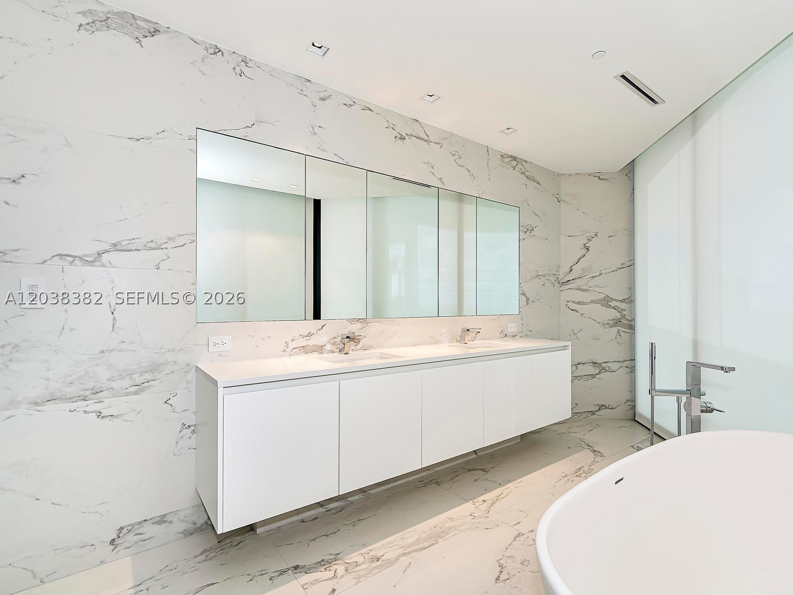 1000 Biscayne Blvd #2002, Miami FL 33132