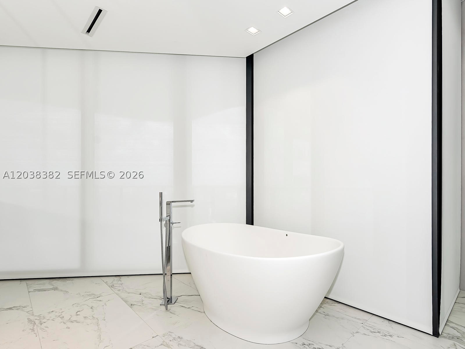 1000 Biscayne Blvd #2002, Miami FL 33132