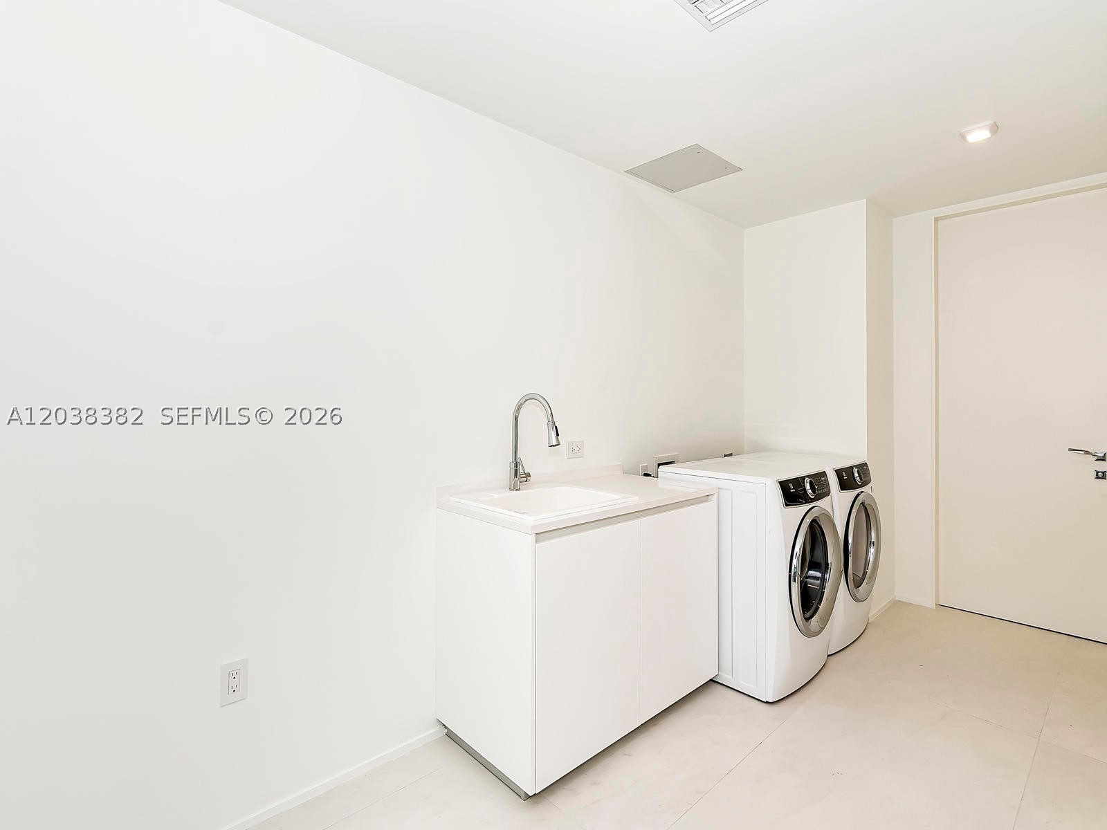 1000 Biscayne Blvd #2002, Miami FL 33132