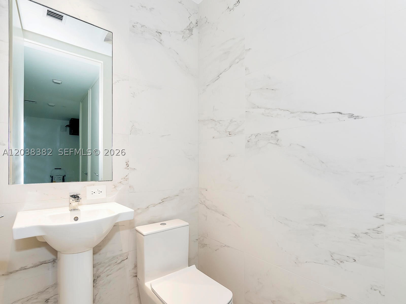 1000 Biscayne Blvd #2002, Miami FL 33132