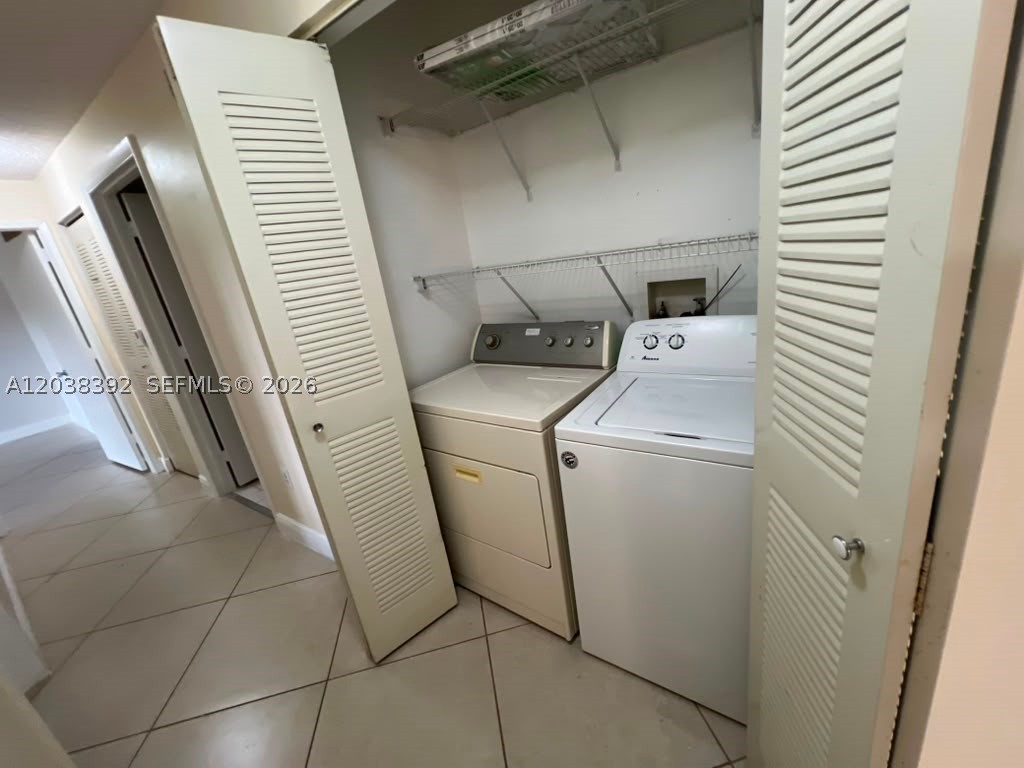 6992 SW 39th St #I101, Davie FL 33314
