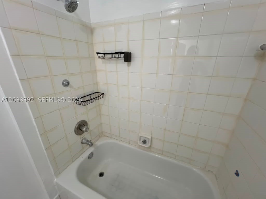 6992 SW 39th St #I101, Davie FL 33314