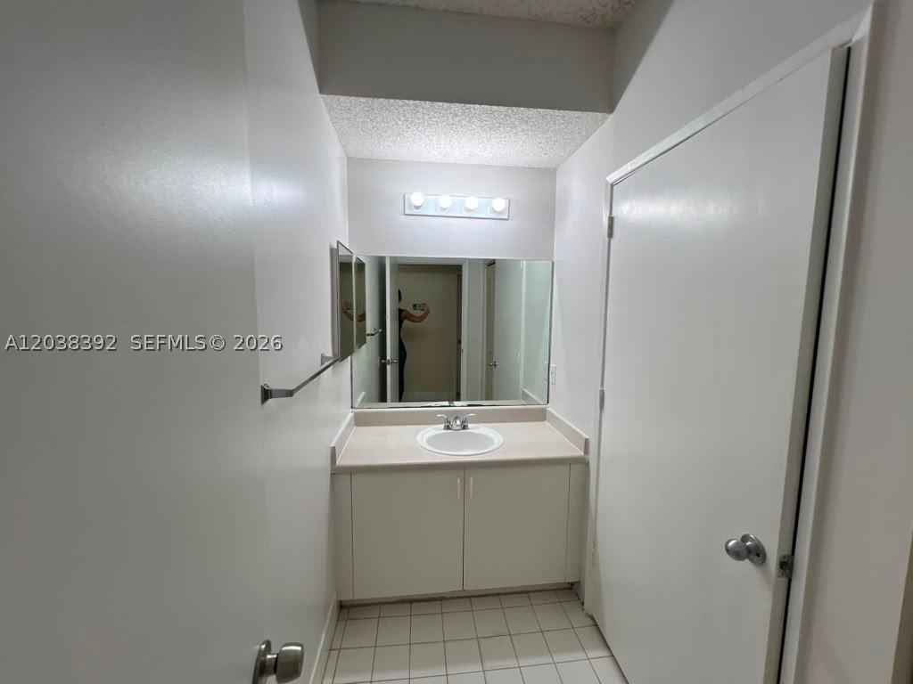 6992 SW 39th St #I101, Davie FL 33314